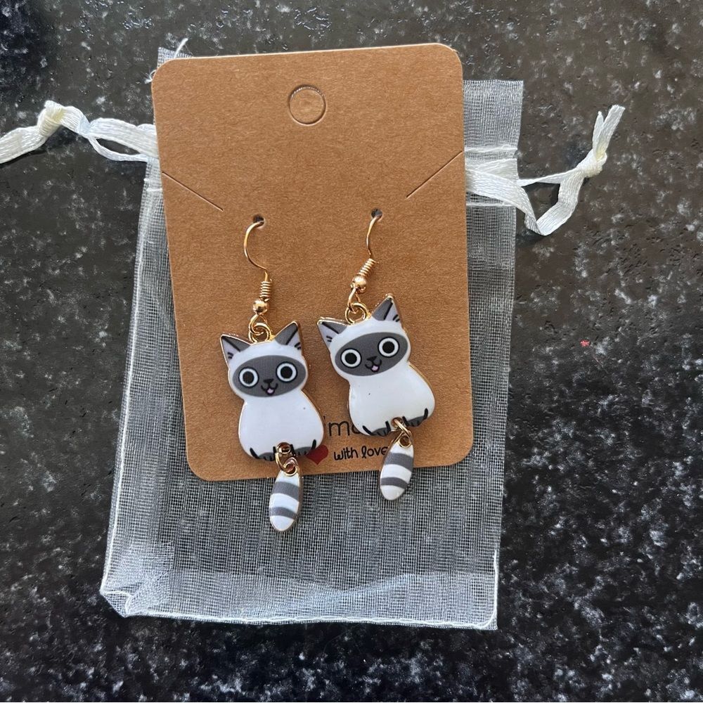 2/$20 ⭐️ 3/$25 | Handmade Cute Dangle Cat Earrings